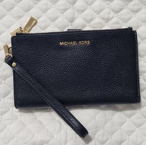 Like New Michael Kors Navy Wristlet Wallet
